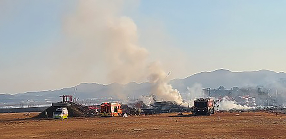 A passenger plane burns after crashing in Muan, South Jeolla Province, Sunday. (Newsis)