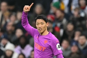 Wolves' Hwang scores, Spurs' Son misses penalty in Premier League showdown
