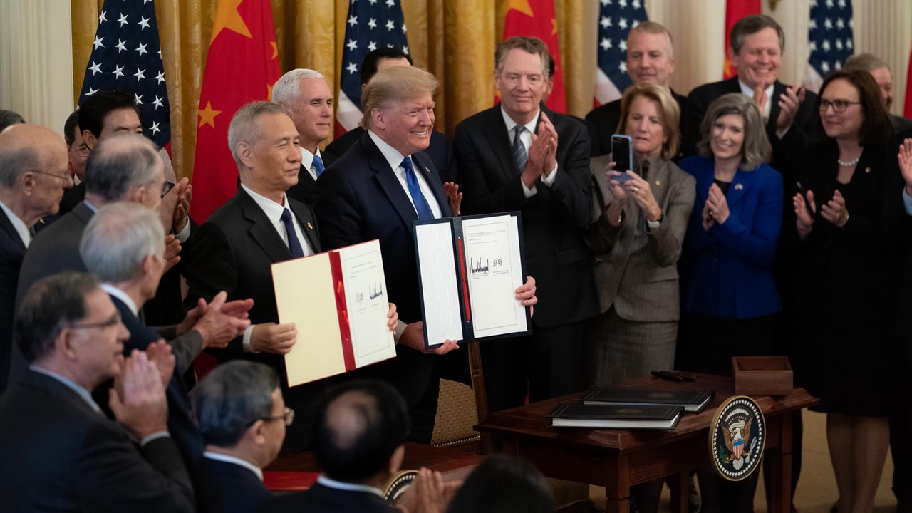 The United States and Ch슬롯사이트a signed an historic and enforceable agreement on a Phase One trade deal on January 15, 2020. [Source:USTR]