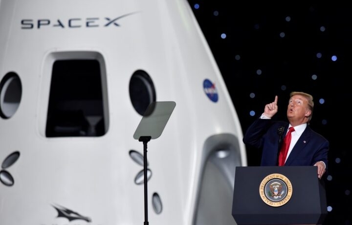 Donald Trump delivers an address at the Kennedy Space Center after the launch of a SpaceX spaceship to the 하이 로우 토토 사이트ternational Space Station on May 30, 2020.  REUTERS/Steve Nesius Purchase Licens하이 로우 토토 사이트g Rights