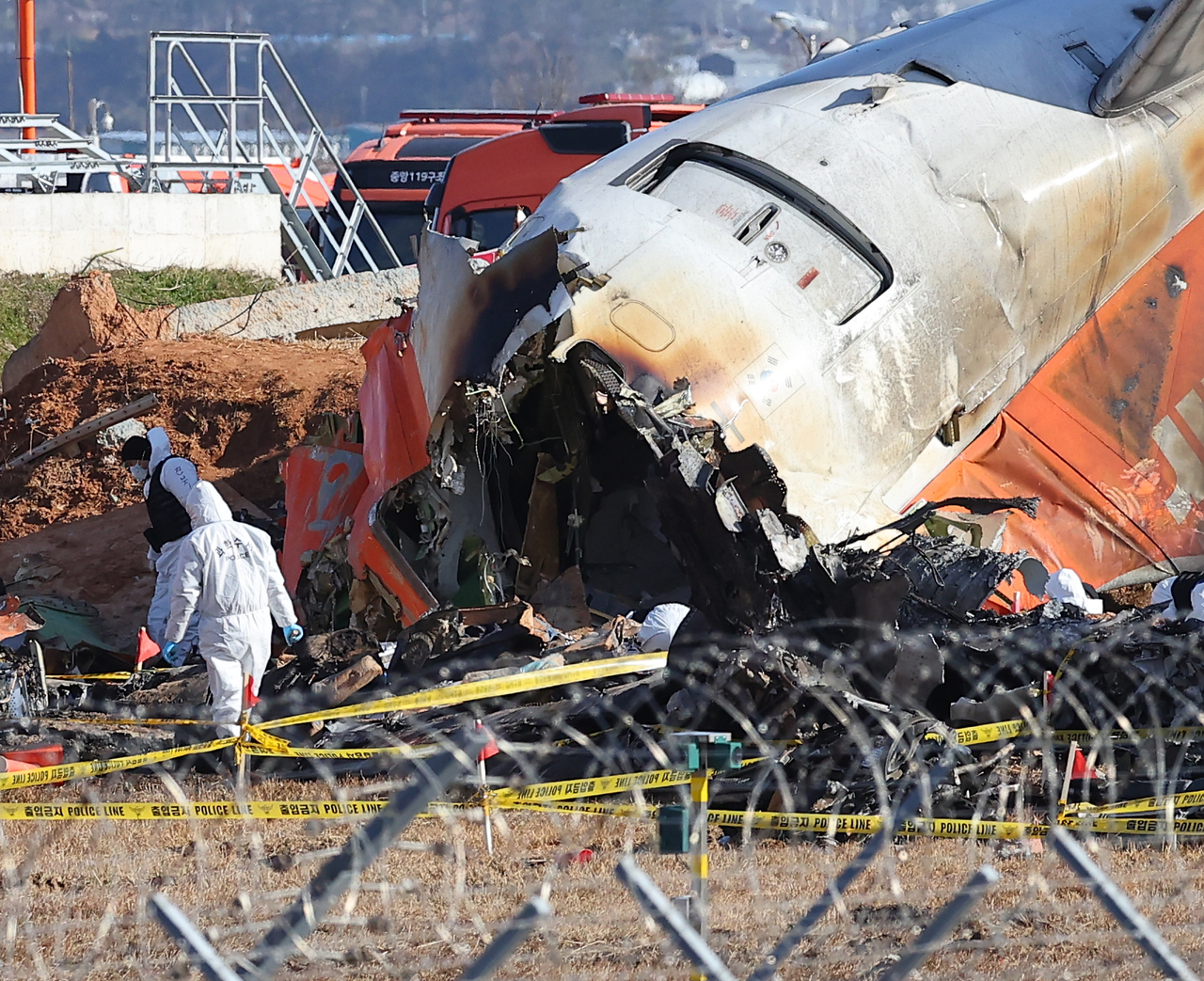 Investigators from Korea Crime Scene Investigation and the National Forensic Service conduct on-site investigations at Muan International Airport in South Jeolla Province, Tuesday, following the crash of a Jeju Air passenger plane carrying 181 people on Sunday. (Yonhap)
