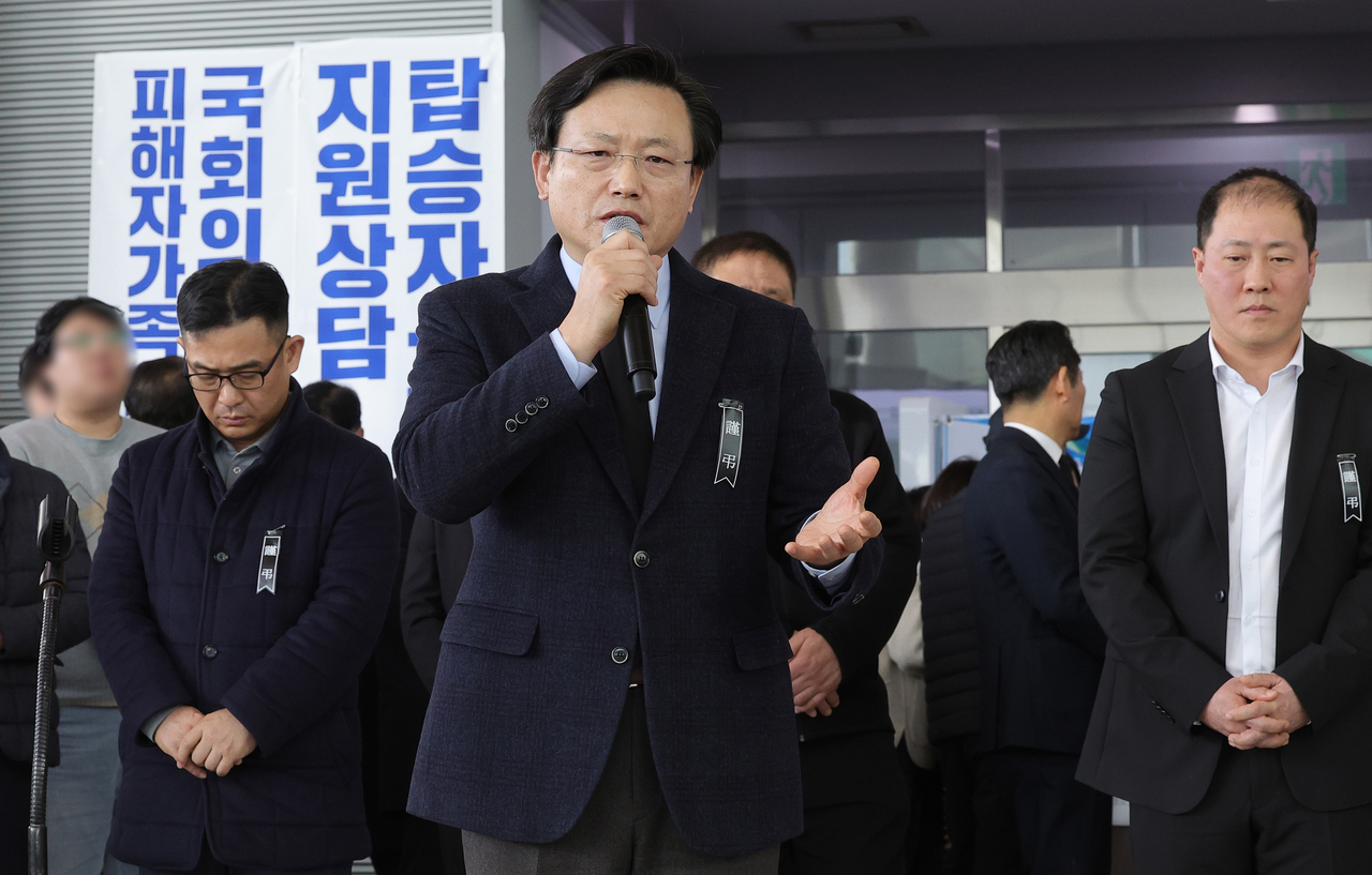 Jeju Air CEO Kim E-bae gives a briefing on the Muan tragedy at the Muan International Airport terminal in South Jeolla Province, Tuesday. (Yonhap)