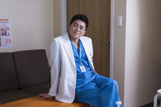 Cho Jung-seok in "Hospital Playlist" (Netflix)