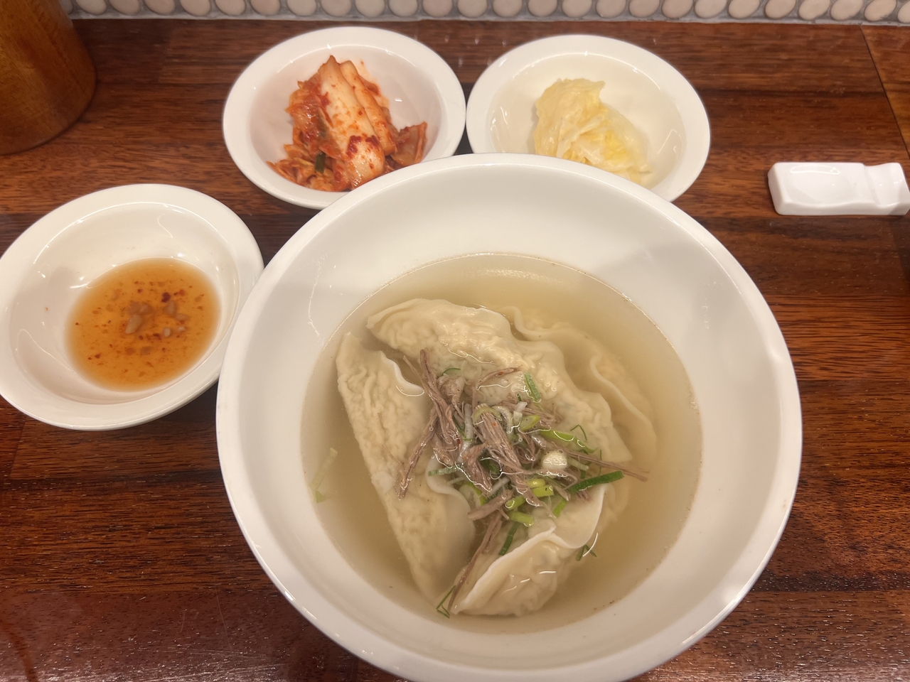 North Korean-style manduguk, or dumpling soup, served at Kaesung in Seosulla-gil, Seoul. (Park Jun-hee/The Korea Herald)