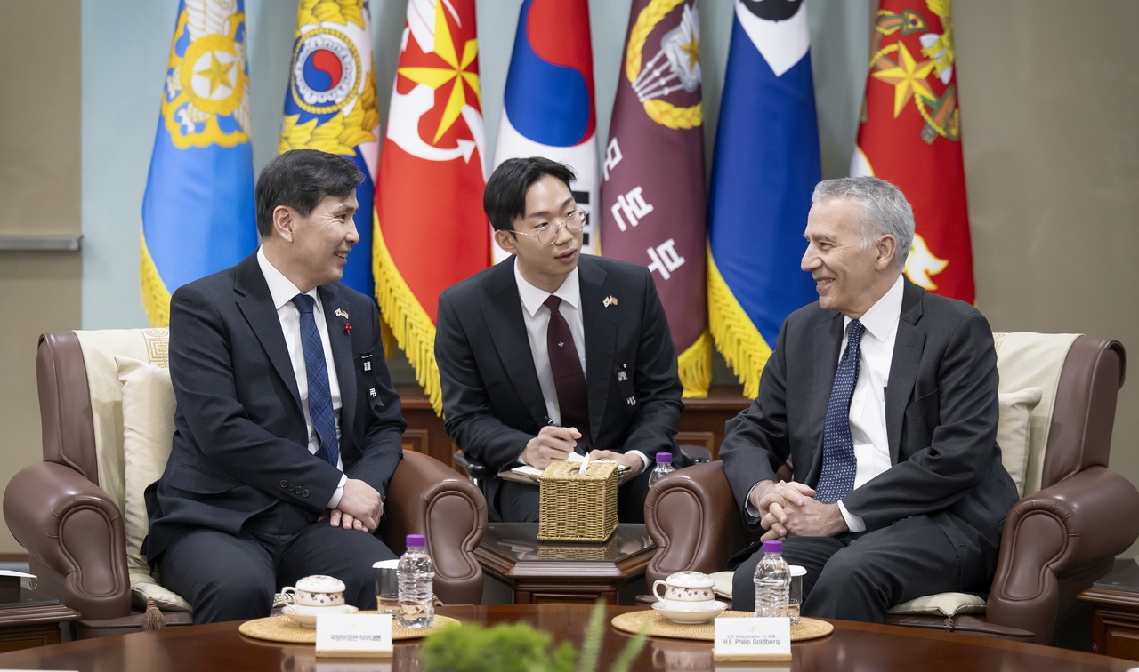 김선호 국방부 장관 직무대행이 2일 필립 골드버그 하이 로우 토토 사이트를 접견했다. [국방부 제공]