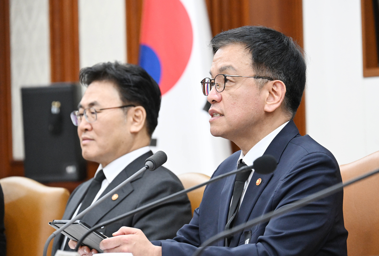 Acting President and Finance Minister Choi Sang-mok speaks during an economic ministrial meeting held in Seoul on Thursday. (The Ministry of Finance and Economy)
