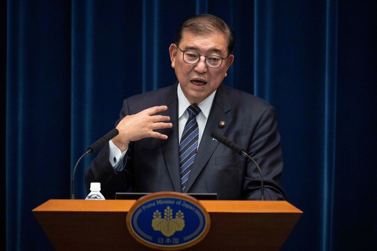2024년 12월 24일 도쿄 총리실에서 열린 기자회견에서 이시바 시게루 일본 총리가 연설하고 있다. [AFP]