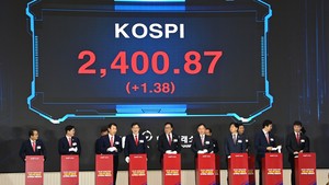 Seoul shares open tad lower on 1st trading of 2025 amid political turbulence