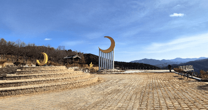 의성군 달빛공원이 탁 트인 전망과 밤하늘 관측 명소로의 정비 작업을 완료해 쾌적하고 아름다운 공간으로 재탄생하고 있다. (의성군 제공)