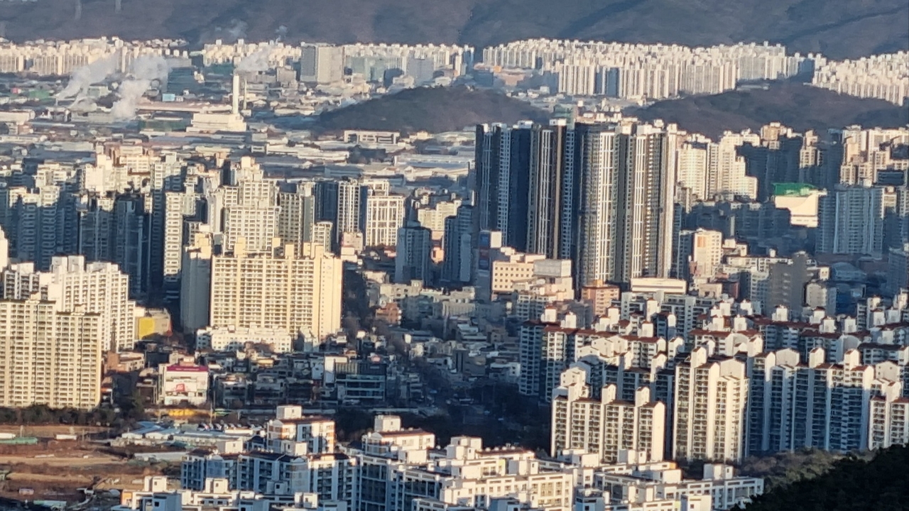 2025년 1월 1일 대구도심 아파트 단지 전경.[사진=김병진 기자]