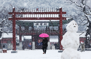 Heavy snow blankets Korea ahead of cold snap - The Korea Herald