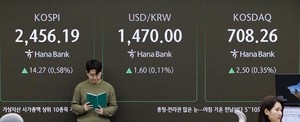 Seoul shares open higher on tech gains