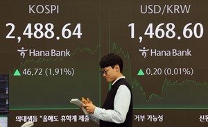 Seoul shares jump near 2% on tech gains