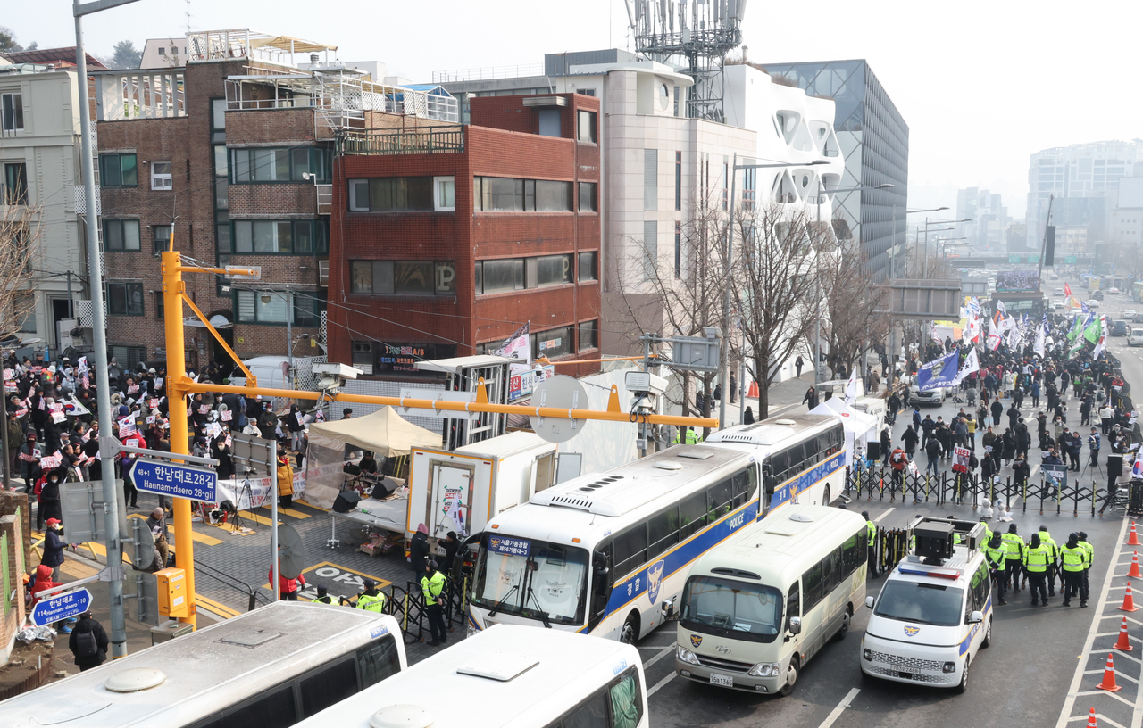 A protest calling for the impeachment of President Yoon Suk Yeol to be confirmed and for his arrest, and another protest supporting him, are taking place near the presidential residence in Hannam-dong, Seoul on Monday. (Yonhap)