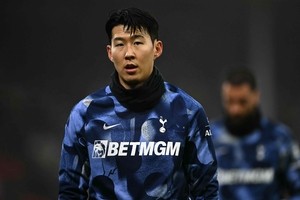 Tottenham extend contract of 'modern-day great' Son Heung-min