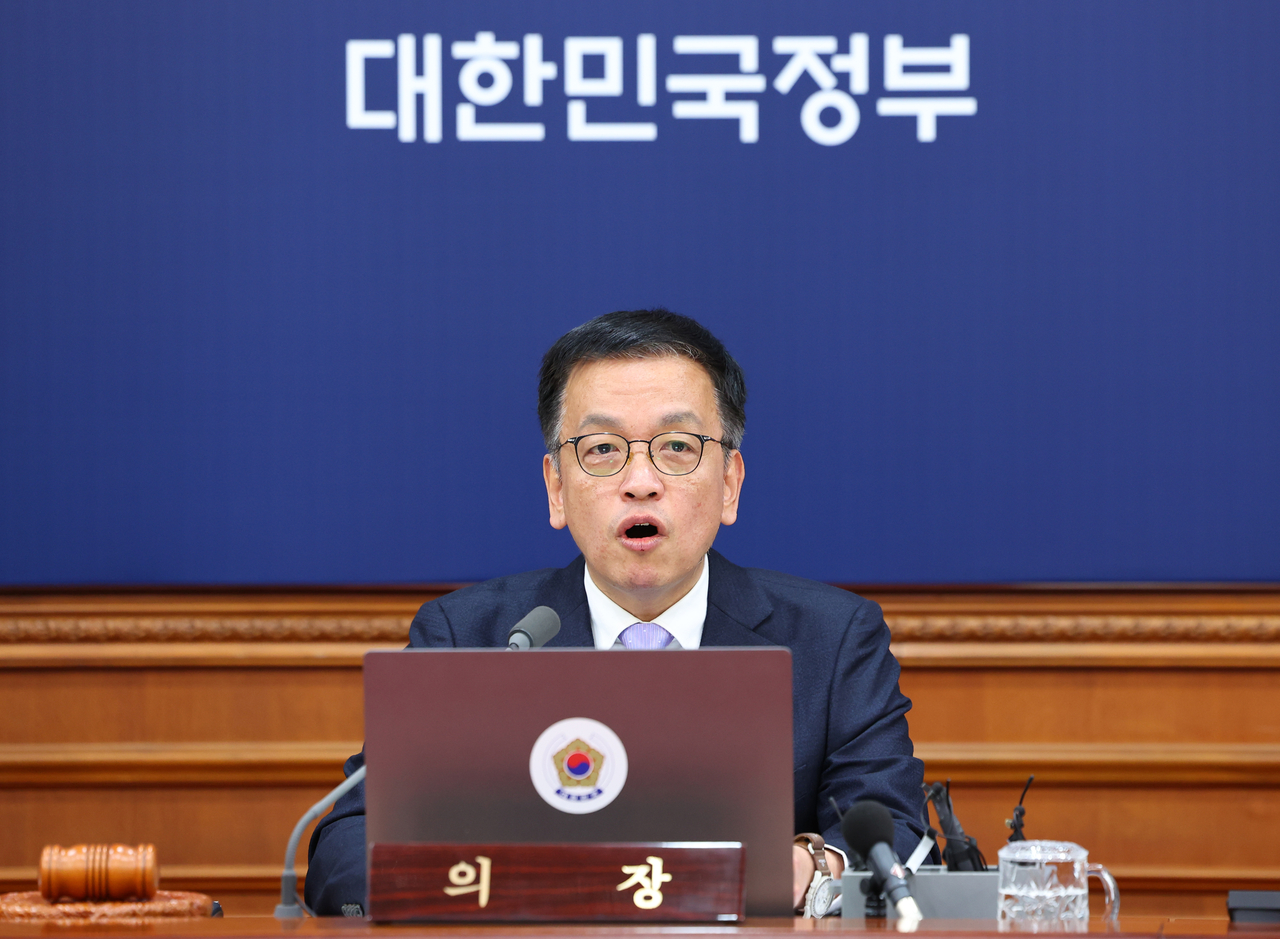 Choi Sang-mok, deputy prime minister and acting president, speaks during a Cabinet meeting Tuesday. (Yonhap)