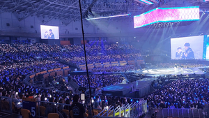 From balloons to light sticks, fans' cheering evolves