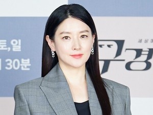 Lee Young-ae in talks for stage return after 32 years in 'Hedda Gabler'