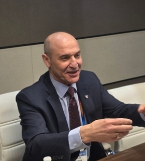 Fairfax County development chief courts Korean innovators at CES