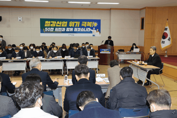포항시는 10일 이강덕 포항시장 주재로 포항철강산업단지 관리공단 대회의실에서 확대간부회의를 개최했다.