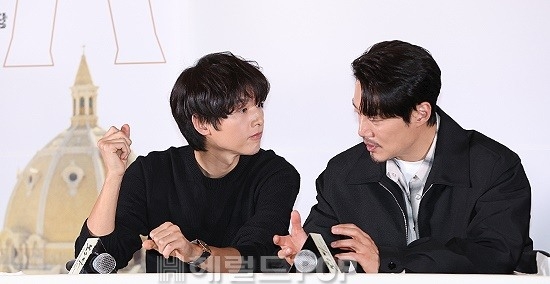 송중기, 이희준/사진=민선유 기자