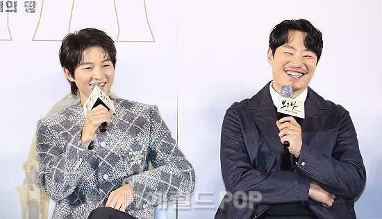 송중기, 이희준/사진=민선유 기자