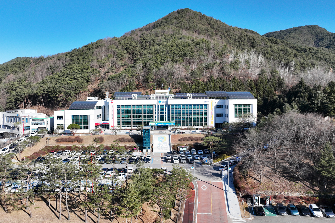 청송군청사 전경.[청송군 제공]