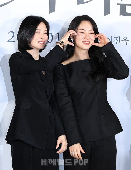 배우 송혜교, 전여빈/사진=민선유 기자