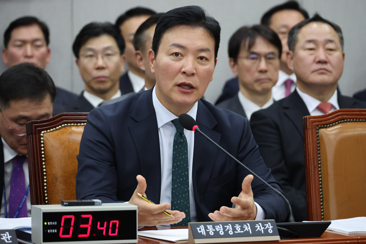 Kim Seong-hoon, deputy chief of the Presidential Security Service, responds to a lawmaker during a questioning session at the National Assembly in western Seoul in November 2024. Yonhap