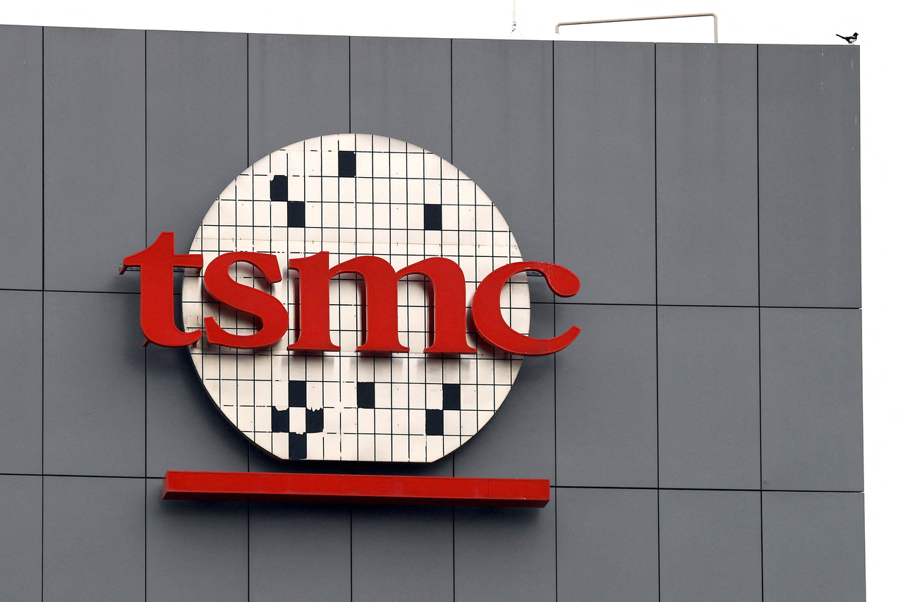 대만 TSMC 공장의 로고 전경.[로이터]