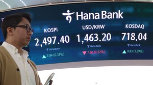 Seoul shares end higher amid rate woes