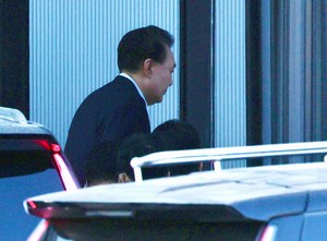 Yoon Suk Yeol taken into custody