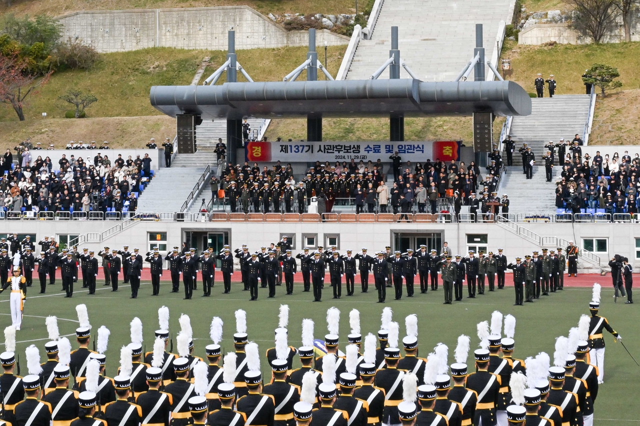 Newly commissioned officers salute during a commissioning ceremony for the 137th class of South Korean Navy and Marine cadets held at the Naval Academy in Jinhae, South Gyeongsang Province on Nov. 29, 2024. Yonhap