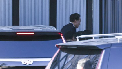 민주, ‘尹 구속영장 청구’에 “내란 일으킨 수괴 풀어두는 나라는 없다”