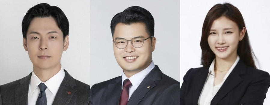 (From left)  Head of global strategy at Lotte Biologics Shin Yoo-yeol, Celltrion CEO Seo Jin-seok and SK Biopharmaceuticals Vice President Chey Yoon-chung (Lotte Group/ Celltrion/ SK Group)
