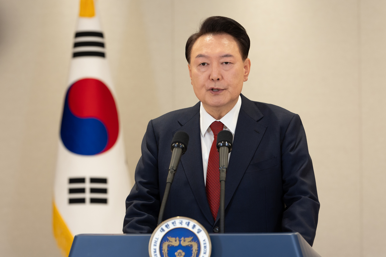 지난달 12일 용산 대통령실에서 윤석열 대통령이 대국민 담화를 하고 있다. [연합]