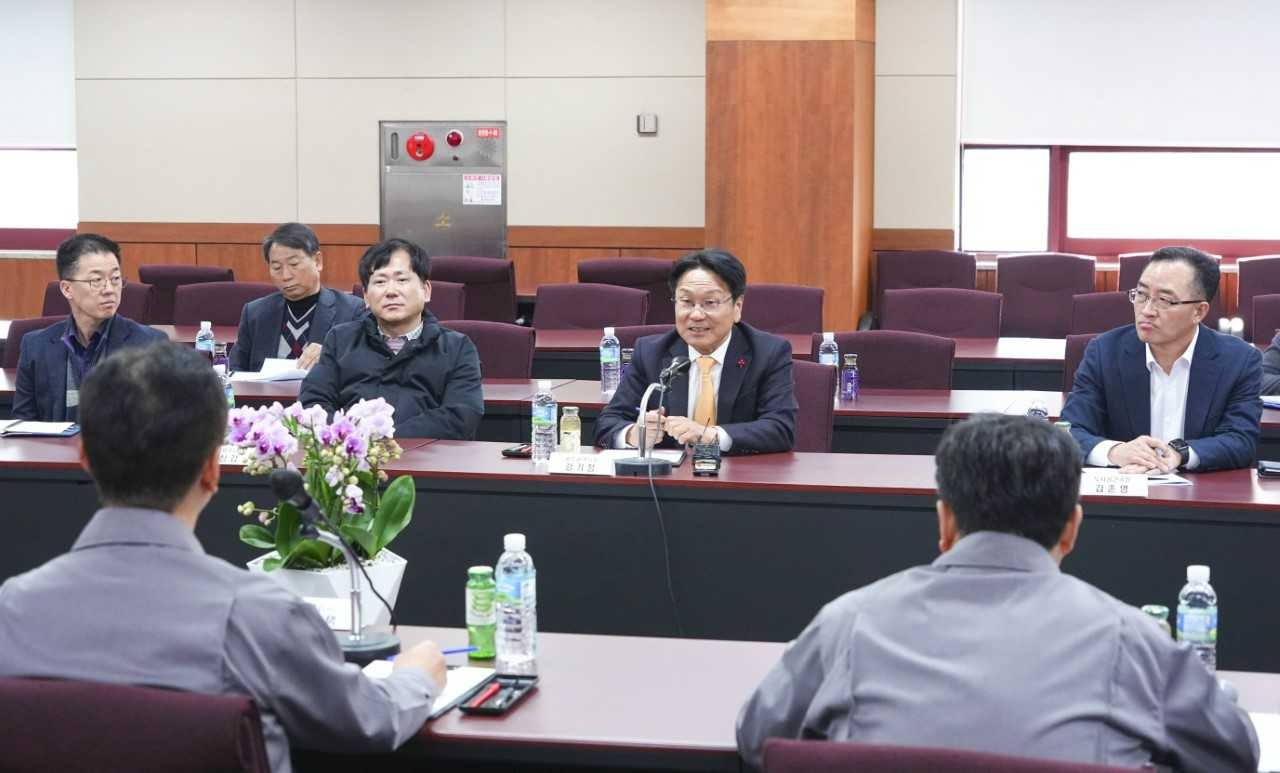금호타이어의 지난해 전체 실적은 연결 매출액 4조5700억원, 영업이익 6007억원으로 전년 동대비 각각 13.1%, 46.1% 증가한 것으로 파악된다.