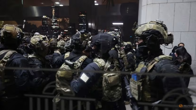 Soldiers prepare to advance to the main building of the National Assembly after South 바카라 게임 사이트n President Yoon Suk Yeol declared martial law in Seoul, Dec 3, 2024. (Photo: Yonhap via Reuters)