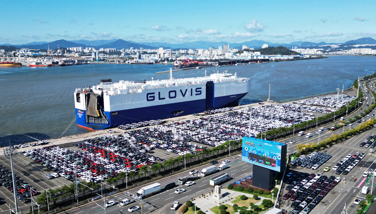 Automobiles for export are parked at a port in the southeastern port city of Ulsan on Jan. 14. (Hyundai Motor Co.)
