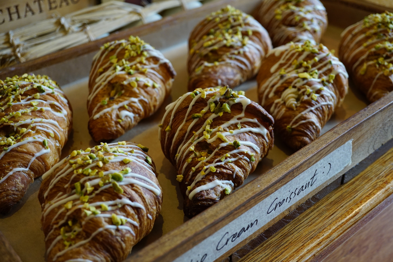 Pistachio cream croissants at Pachamama Bakery (Kim Da-sol/The Korea Herald)