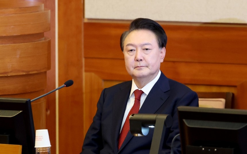 윤석열 대통령이 21일 오후 서울 종로구 헌법재판소에서 열린 탄핵심판 3차 변론에 출석해 있다. [연합]