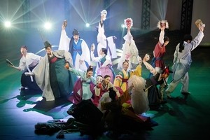 Time travel to meet century-old clowns, spirits in 'Gwangdae'
