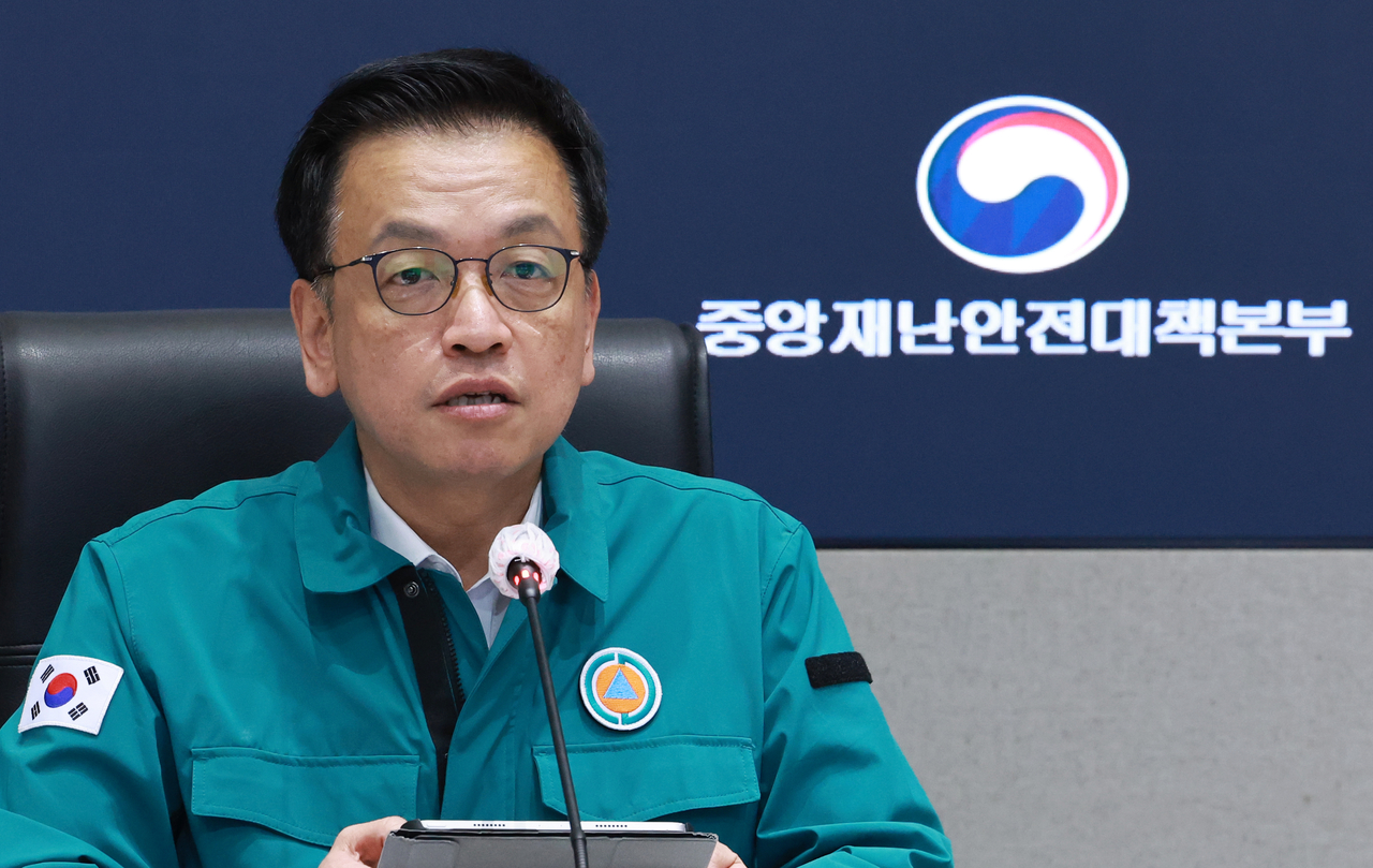 Acting President Choi Sang-mok speaks during a meeting in Seoul on Friday. (Yonhap)