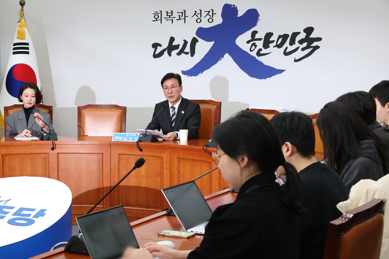 김민석 더불어민주당 최고위원이 30일 국회에서 열린 설 민심 기자간담회에서 발언하고 있다. [연합]