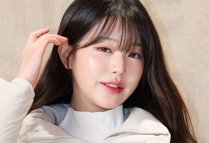 With 'Jang Won-young effect,' book of Buddha's words becomes bestseller