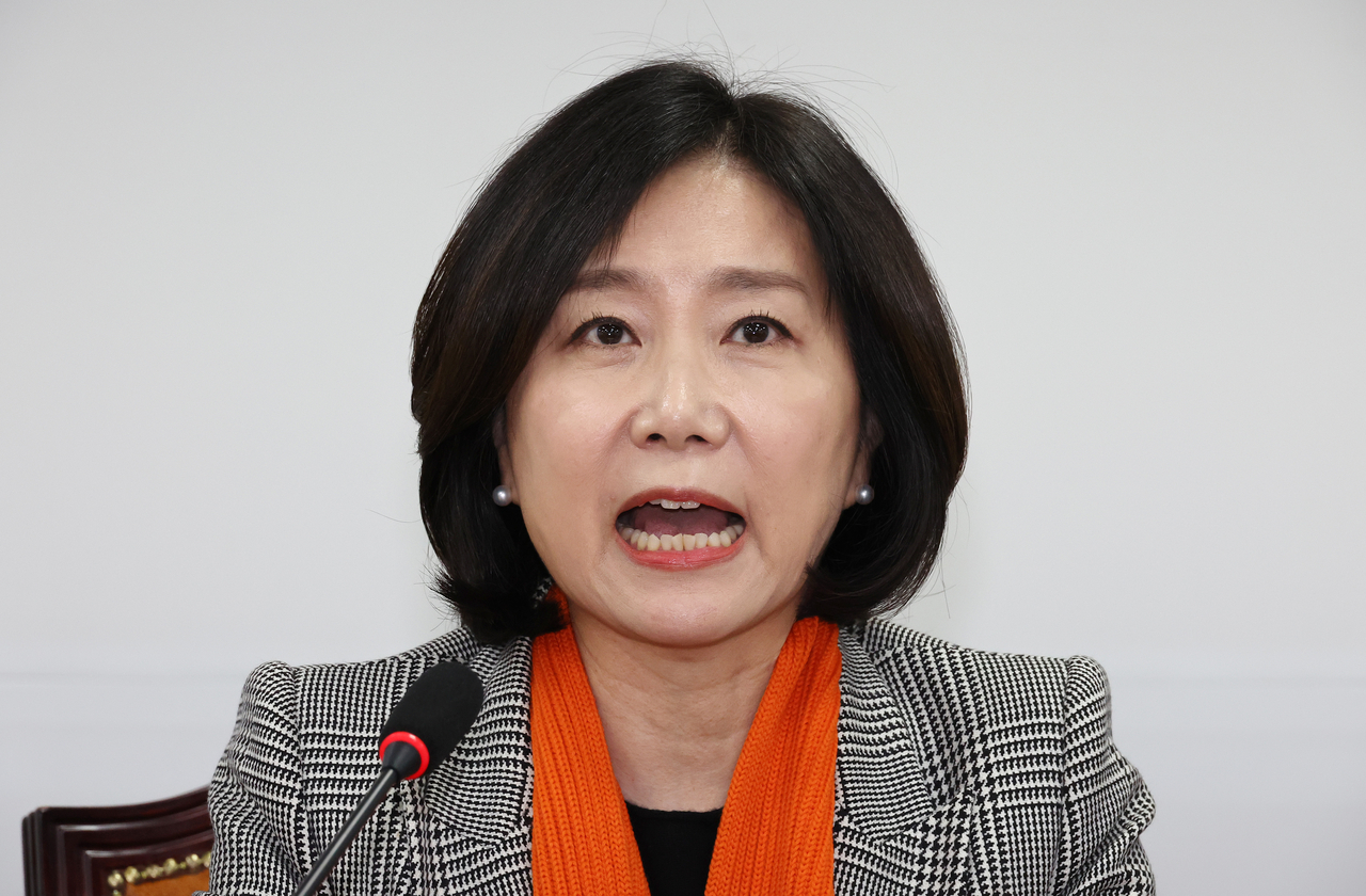 개혁신당 허은아 대표가 31일 국회에서 최고위원회의를 열고 발언하고 있다. ‘친이준석계’ 주도의 개혁신당 지도부는 지난 26일 당원 투표를 통해 허은아 대표와 조대원 최고위원 퇴진을 결정했다. 허 대표는 “당원소환 투표에 절차가 하나도 지켜지지 않았고, 대표 호소인인 천하람 원내대표가 최고위원회의를 열어 안건을 의결할 수도 없다”고 주장했다.  [연합]