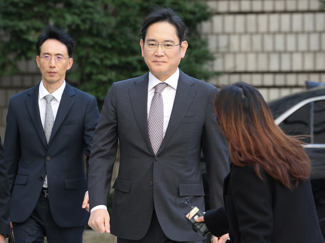 이재용 삼성전자 회장이 지난해 11월 서울 서초구 서울고등법원에서 열린 삼성 부당 합병 혐의 관련 2심 속행 공판에 출석하고 있다. [연합]