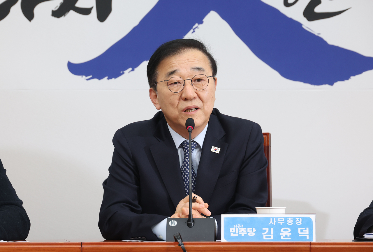더불어민주당 김윤덕 사무총장이 2일 오전 서울 여의도 국회에서 열린 기자간담회에서 발언하고 있다.[연합]
