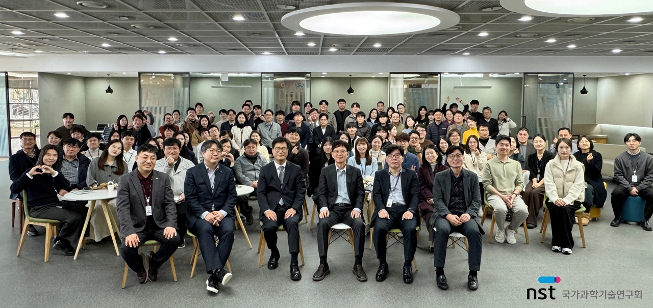 국가과학기술연구회(NST) 임직원들이 기념촬영을 하고 있다. [NST 제공]