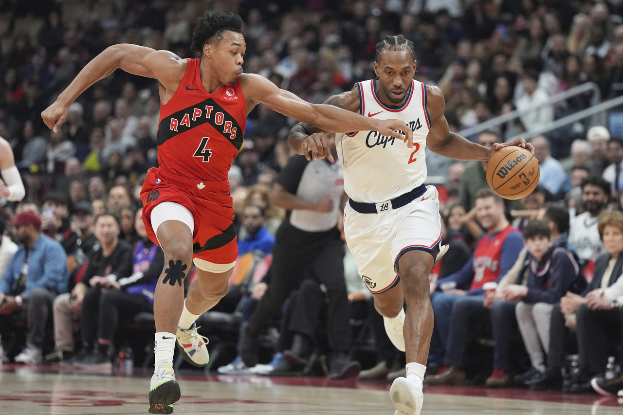 캐나다 토론토에서 2일(현지시간) 토론토 랩터스와 LA 클리퍼스의 NBA 미 프로농구 경기가 펼쳐지고 있다.[AP]